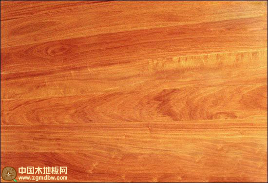 宜华红檀香实木地板测评：纹理清晰 色泽自然