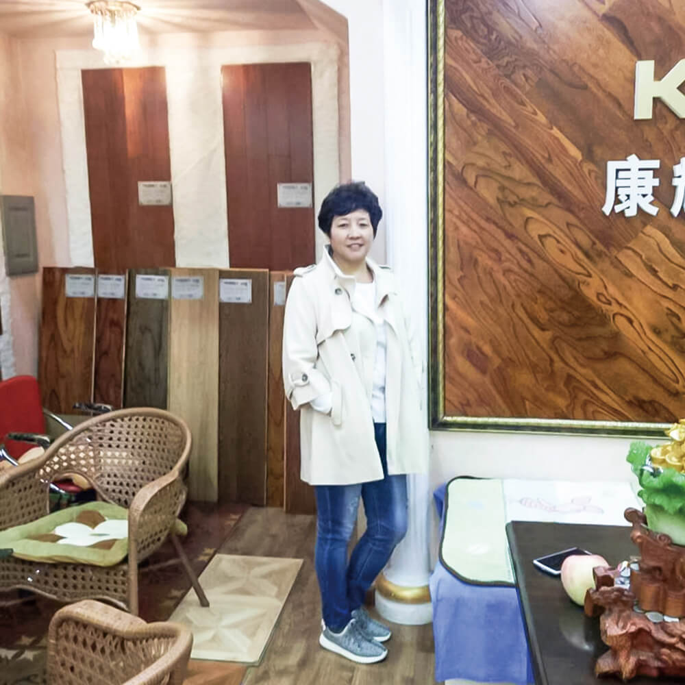 康辉地板辽宁庄河经销商纪凤玲门店